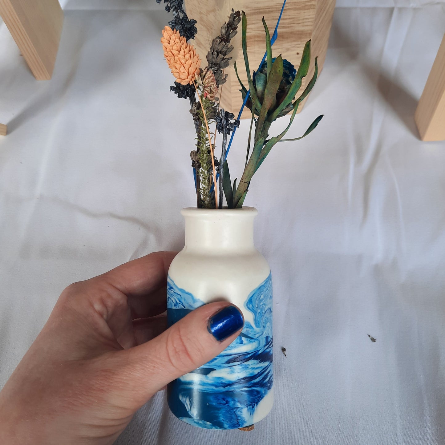 blue white bud vase