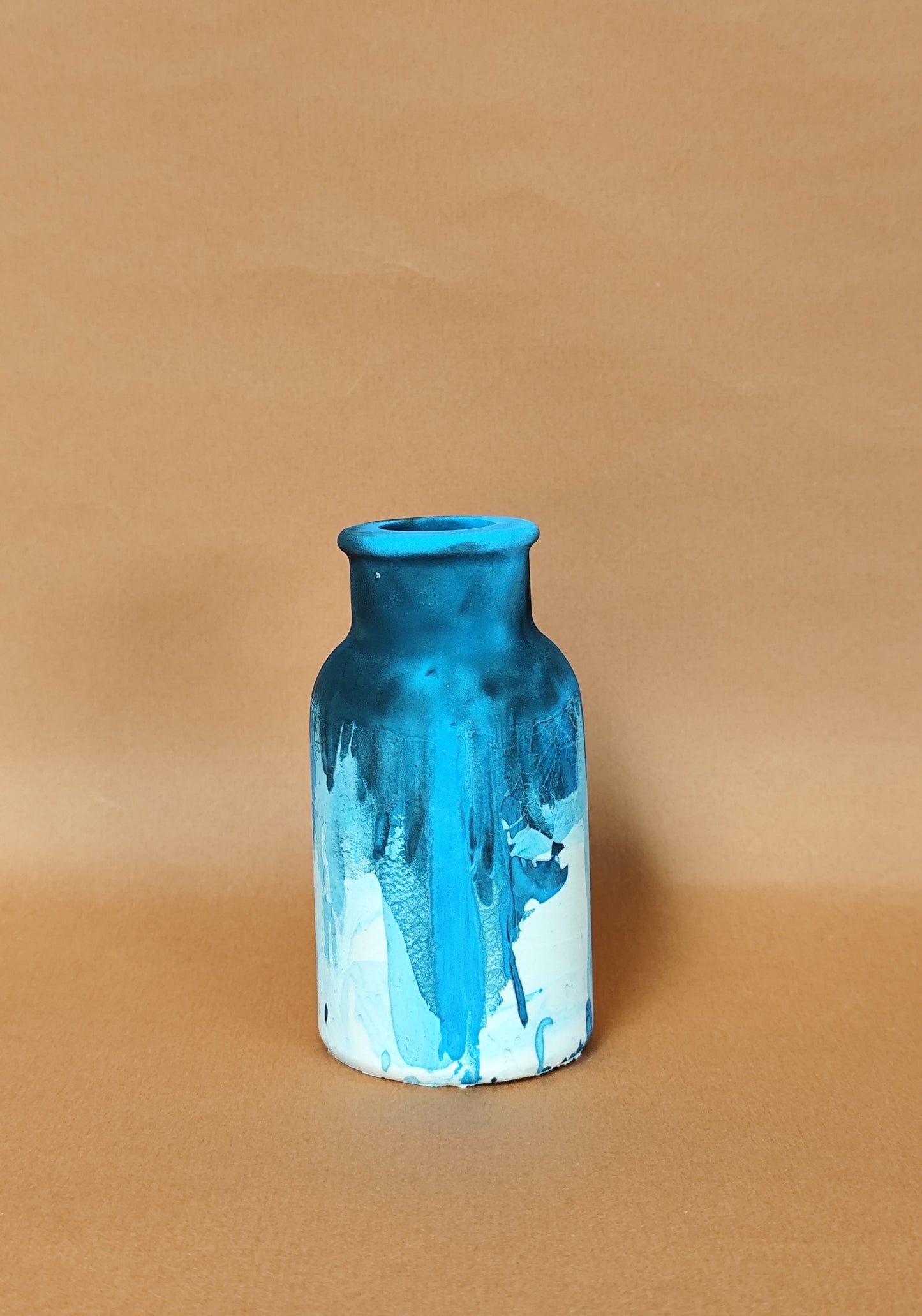 blue vase
