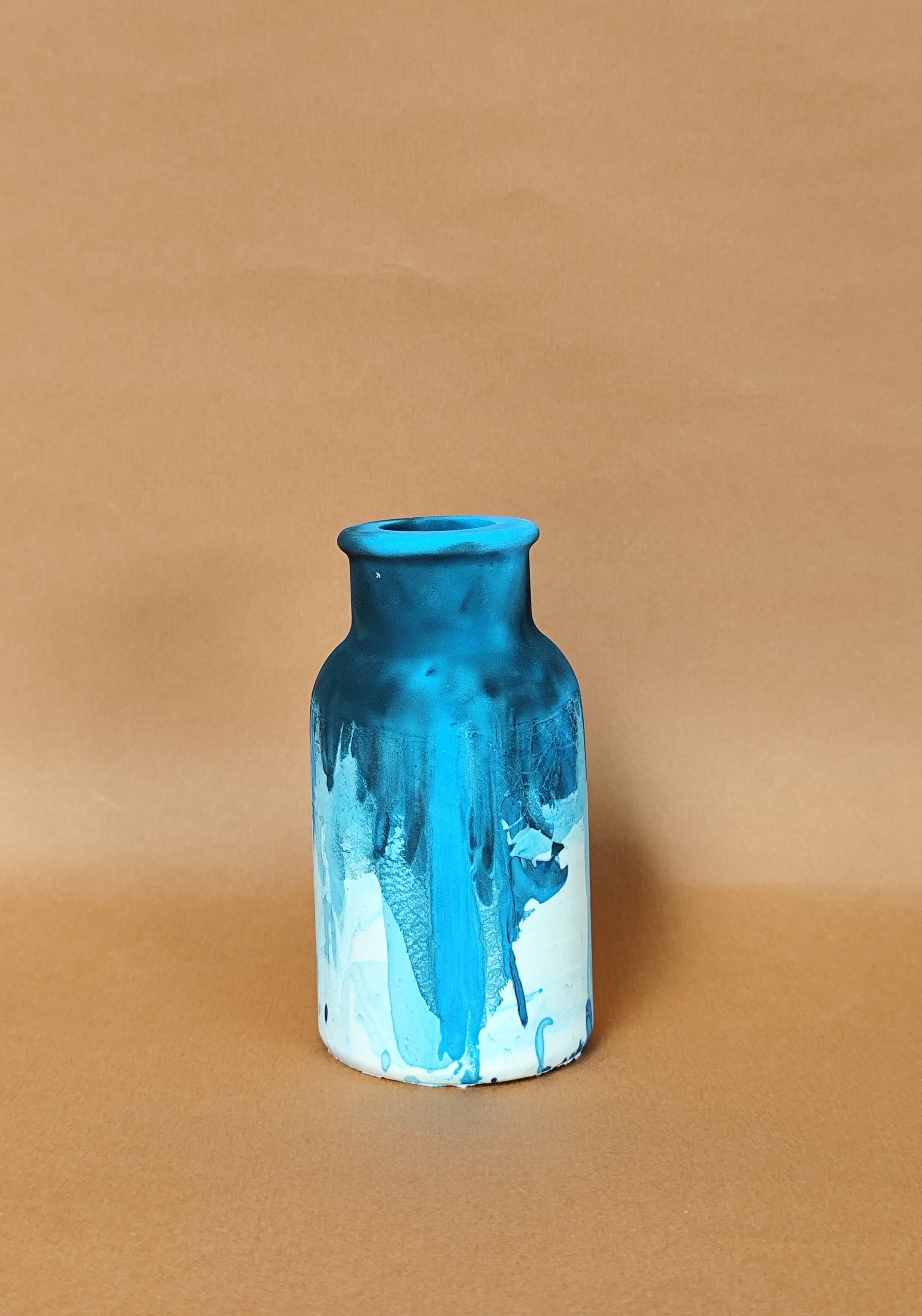 blue vase
